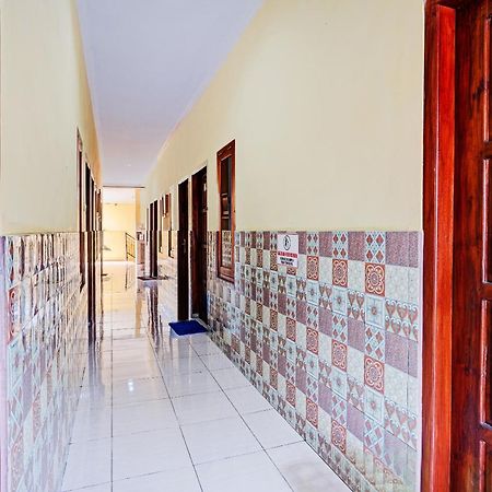 Oyo 90234 Dhoho Family Guest House Кедири Екстериор снимка