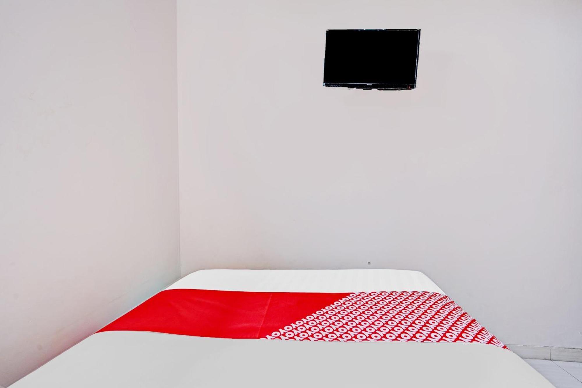 Oyo 90234 Dhoho Family Guest House Кедири Екстериор снимка